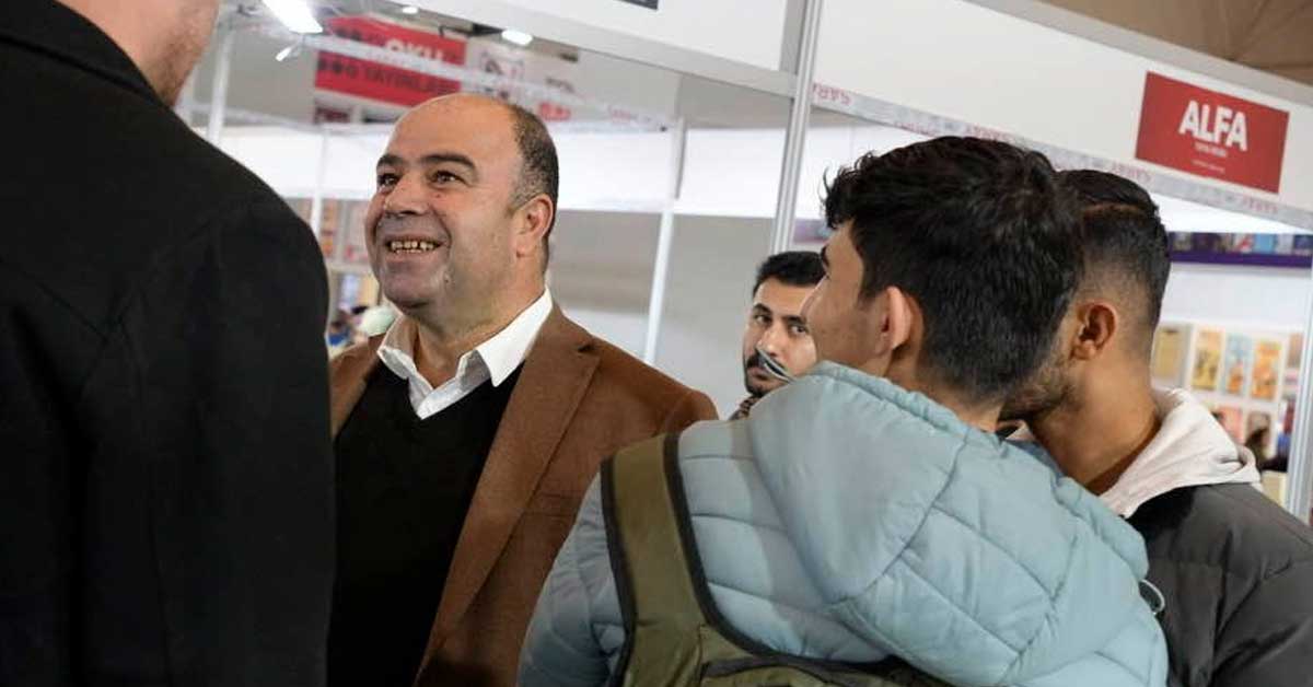 Nihat Çiftçi Kitap Fuarını Ziyaret Etti