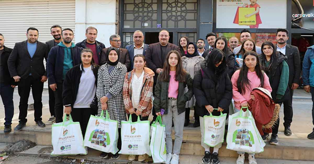 Viranşehir Belediyesinden Öğrencilere Kaynak Kitap Desteği