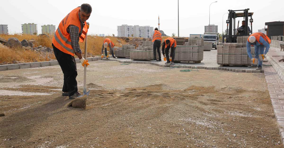 Karaköprü’de Üstyapı Çalışmaları Hız Kesmiyor 7 Karaköprü’de Üstyapı Çalışmaları Hız Kesmiyor