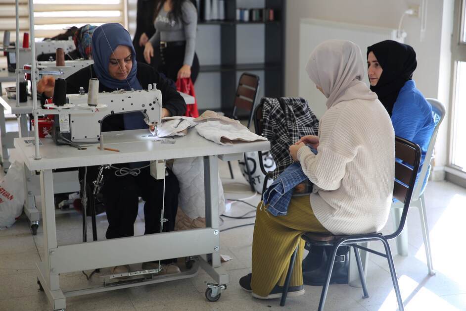 karaköprü'de kadınlar meslek öğreniyor