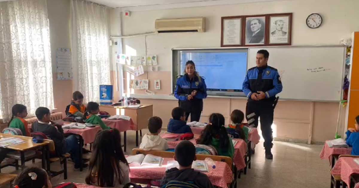 Şanlıurfa'da Polisler Öğrencileri Bilgilendirdi 8 Şanlıurfa'da Polisler Öğrencileri Bilgilendirdi