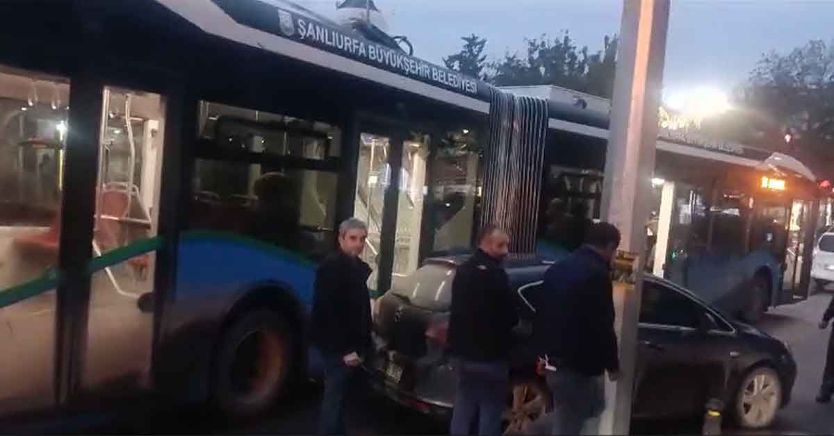 Şanlıurfa'da Hatalı Park Trafiği Tıkadı 11 Şanlıurfa'da Hatalı Park Trafiği Tıkadı