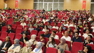 Karaköprü’den Üniversiteye Adım Atan Gençlere Anlamlı Uğurlama: İçi İhtiyaçlarla Dolu Valizler Teslim Edildi! 6 Karaköprü Belediyesi
